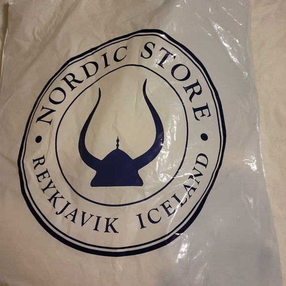 Gorgeous Icelandic sweater - Picture 4 of 5